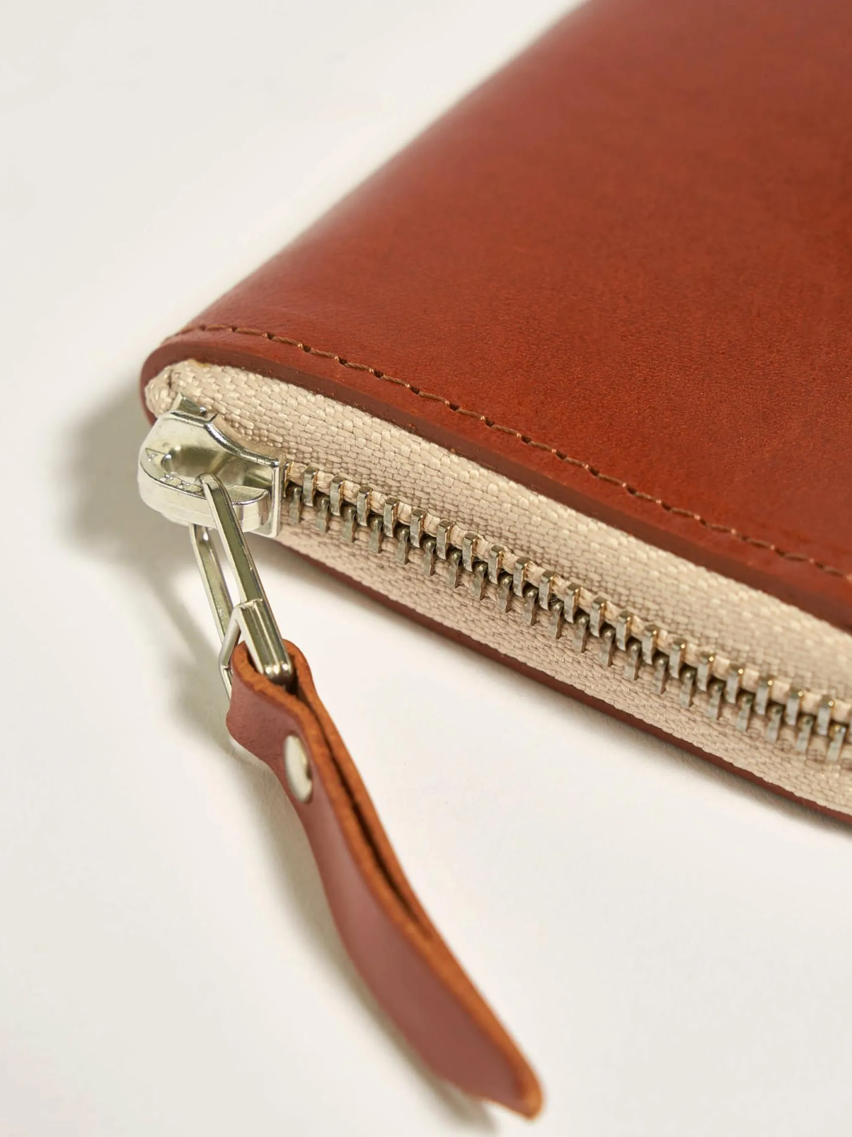 dolhy-portemonnee-met-rits-aVnDjuaW-2.webp Fashion Bellerose Dolhy Portemonnee Met Rits Cognac