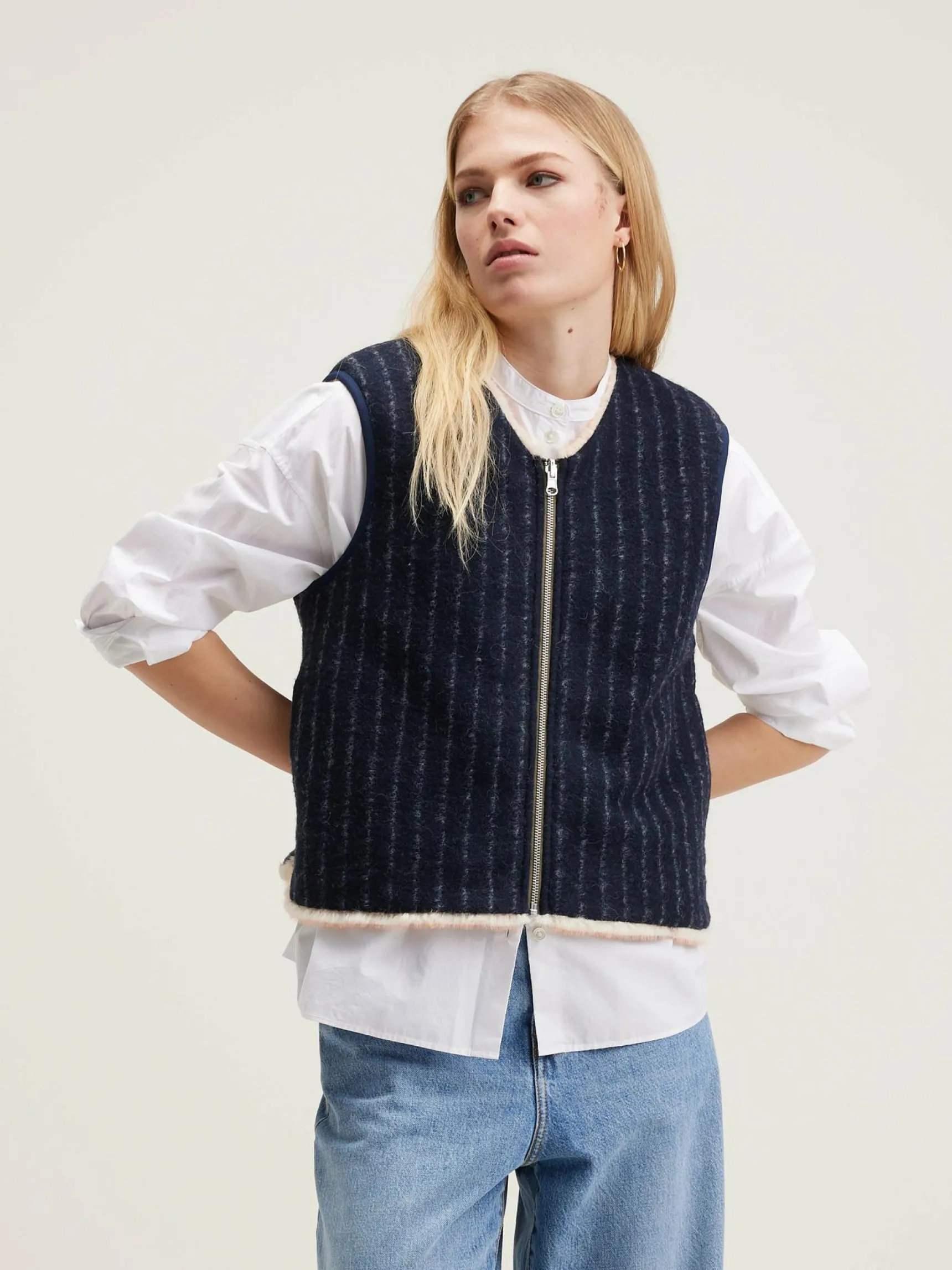 hess-mouwloze-jas-txoyFEor-3.webp Online Bellerose Hess Mouwloze Jas Black