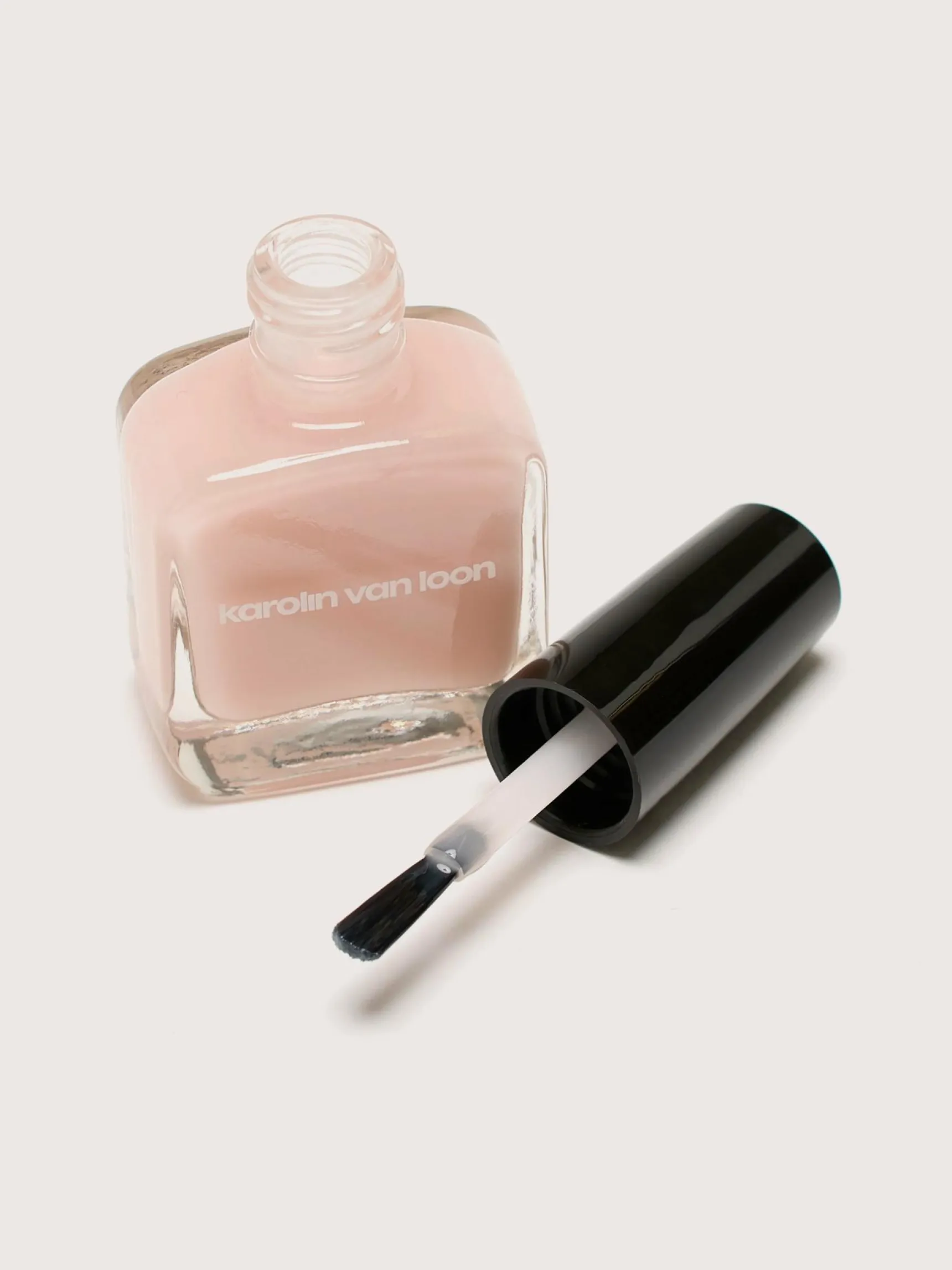 karolin-van-loon-26-la-premier-tpcpXoSL-2.webp New Karolin Van Loon 26 La Premiere Veganistische Base Coat