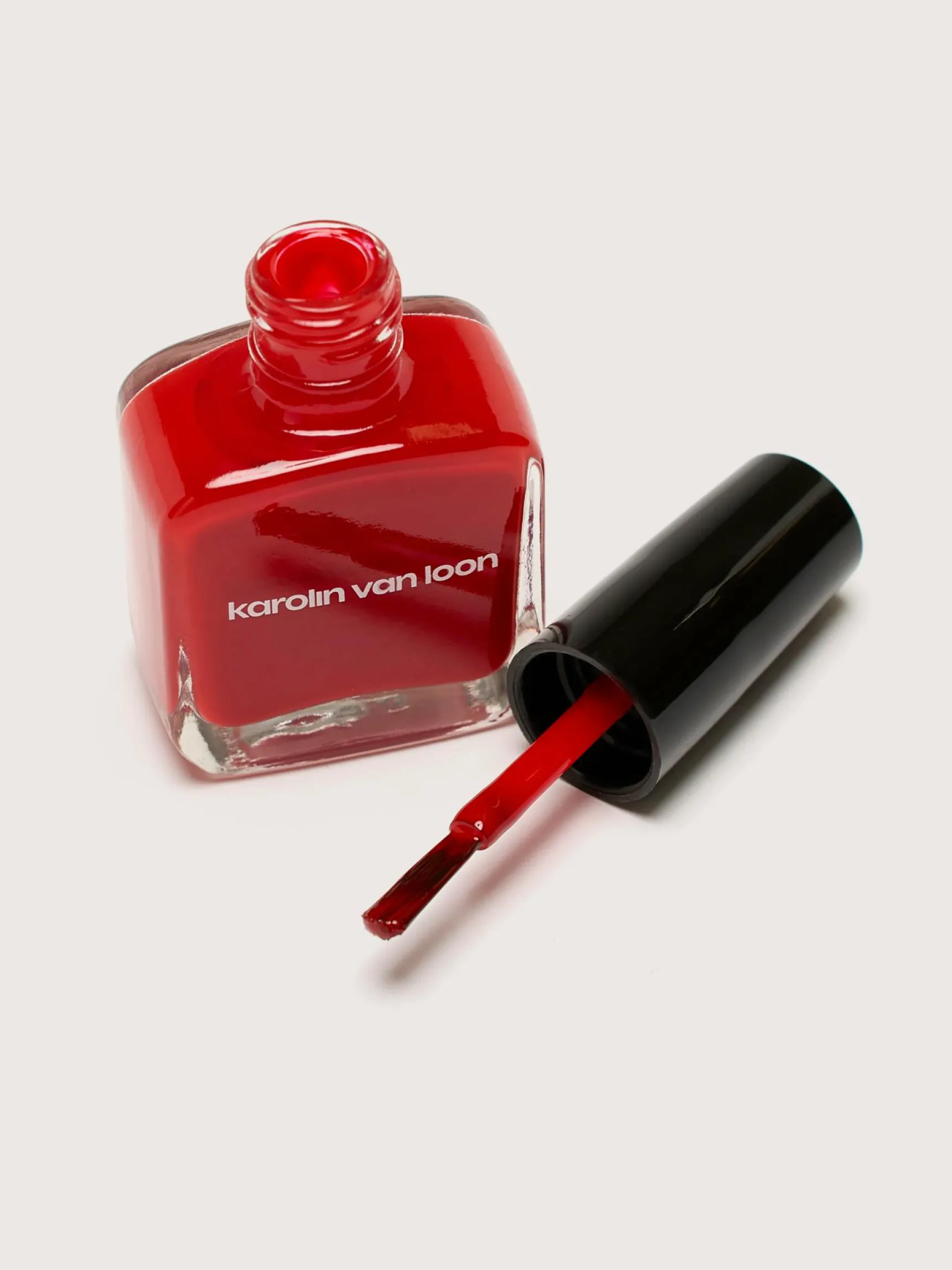karolin-van-loon-37-tomate-rou-yzdxMOqp-2.webp Hot Karolin Van Loon 37 Tomate Rouge Nagellak