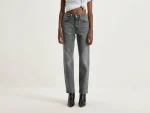levis-501-crop-jeans-xfzmwKyJ-0.webp