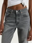 levis-501-crop-jeans-xfzmwKyJ-0.webp