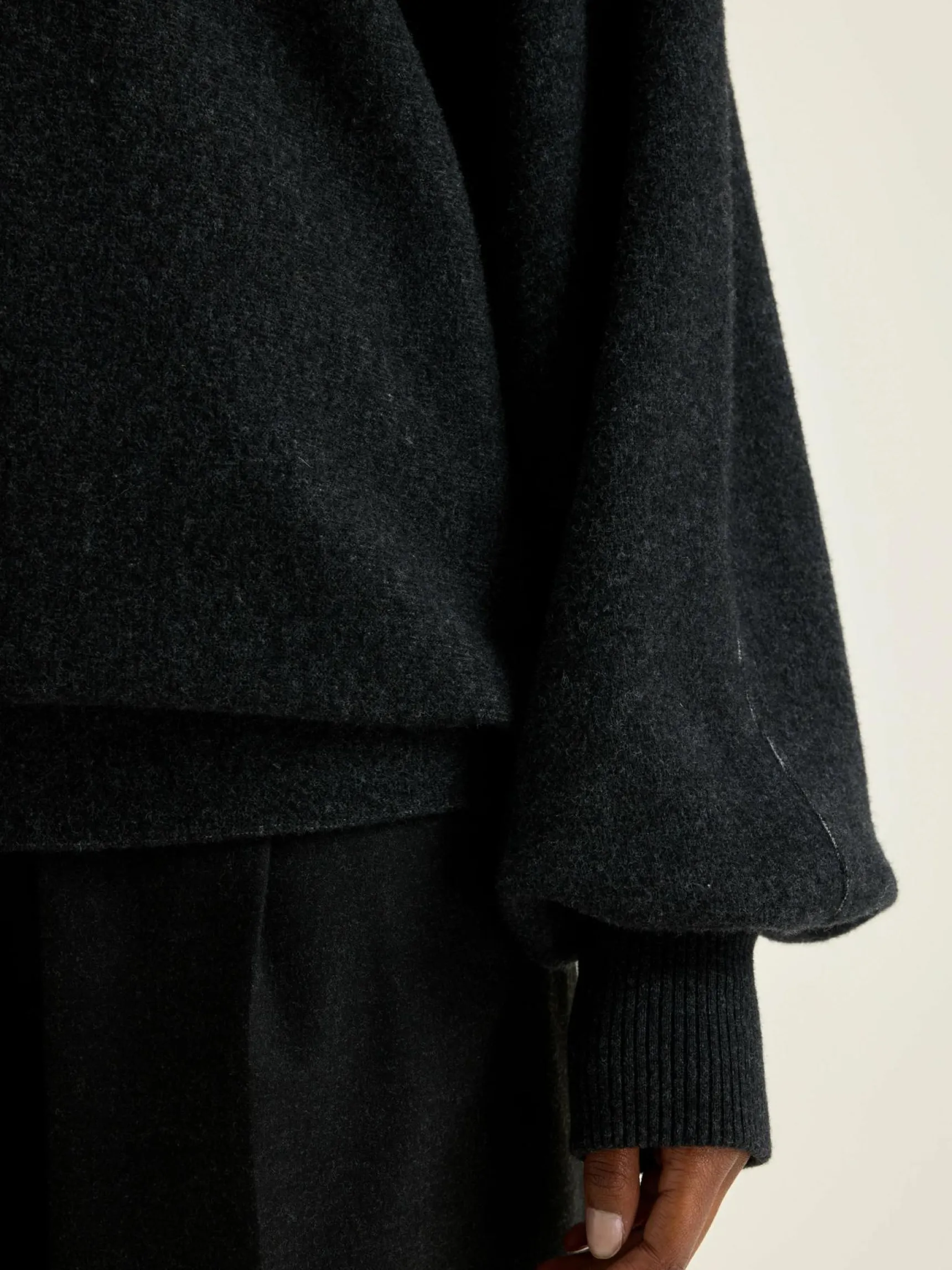 milos-ronde-hals-sweatshirt-uEWNJdJj-5.webp Hot Bellerose Milos Ronde Hals Sweatshirt Off Black