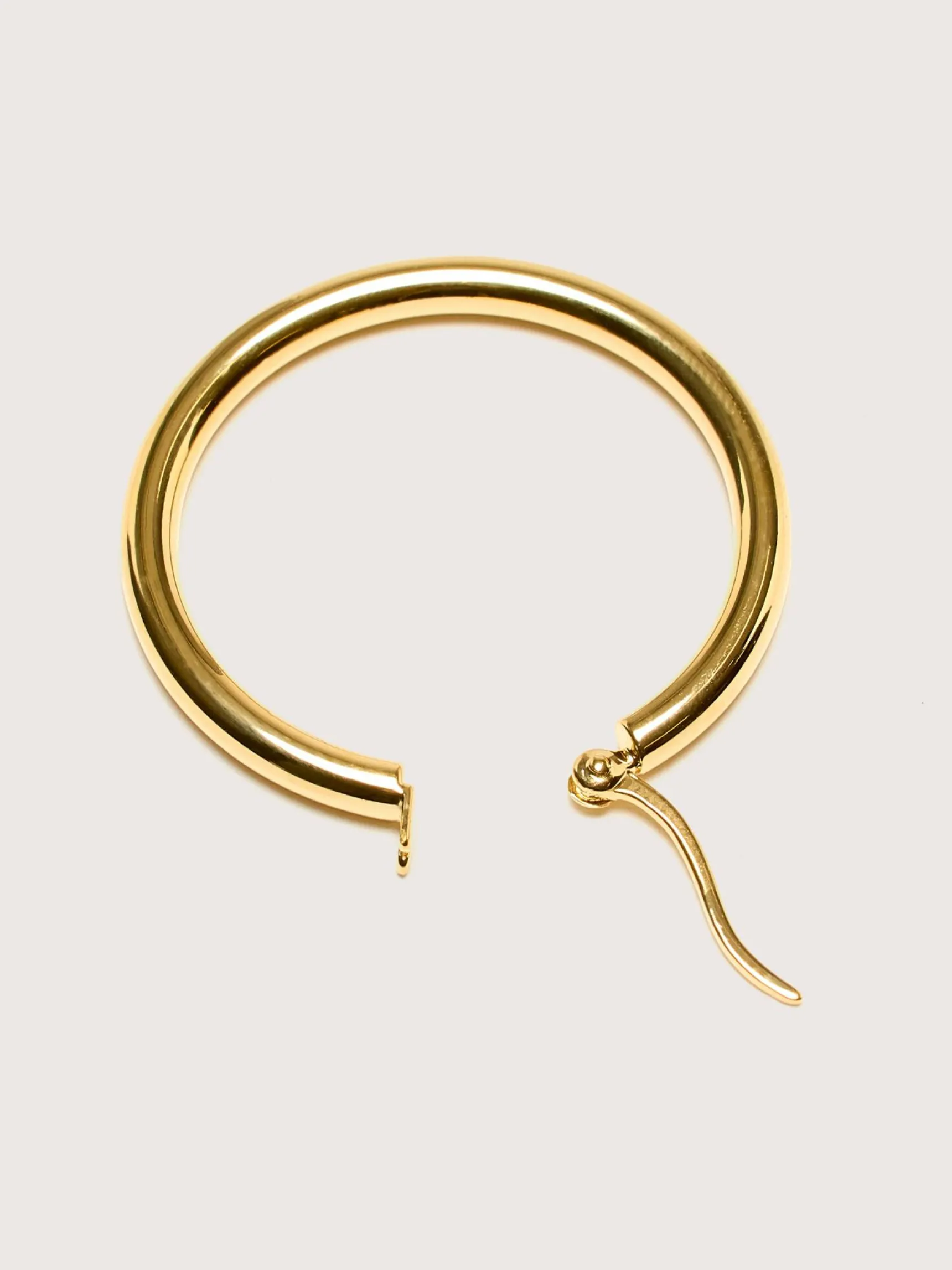 ragbag-oda-grote-goude-oorring-lKIkVUfN-3.webp Clearance Ragbag Studio RAGBAG Oda Grote Goude Oorringen