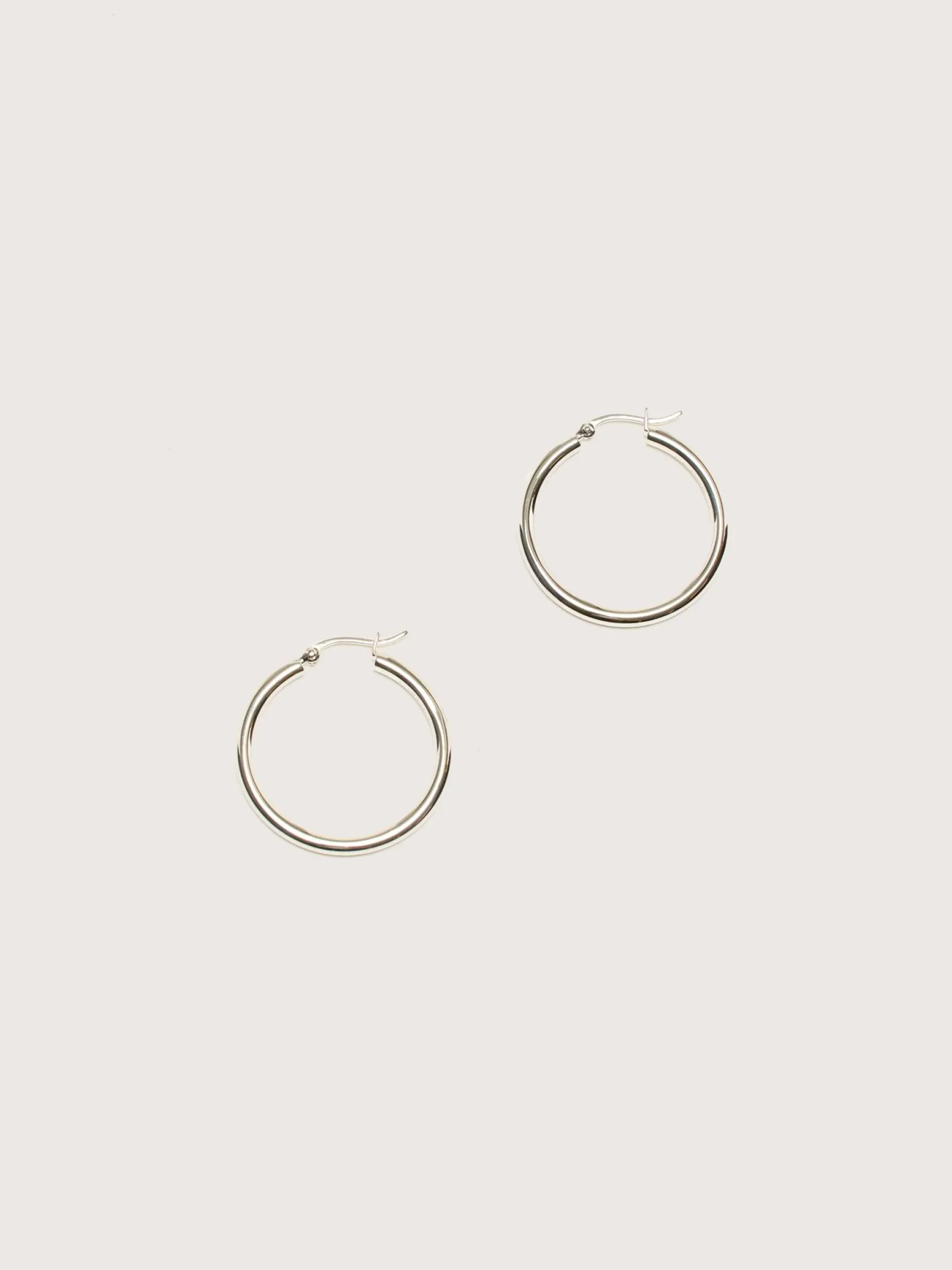 ragbag-oda-grote-zilveren-oorr-seNQjqEO-1.webp New Ragbag Studio RAGBAG Oda Grote Zilveren Oorringen