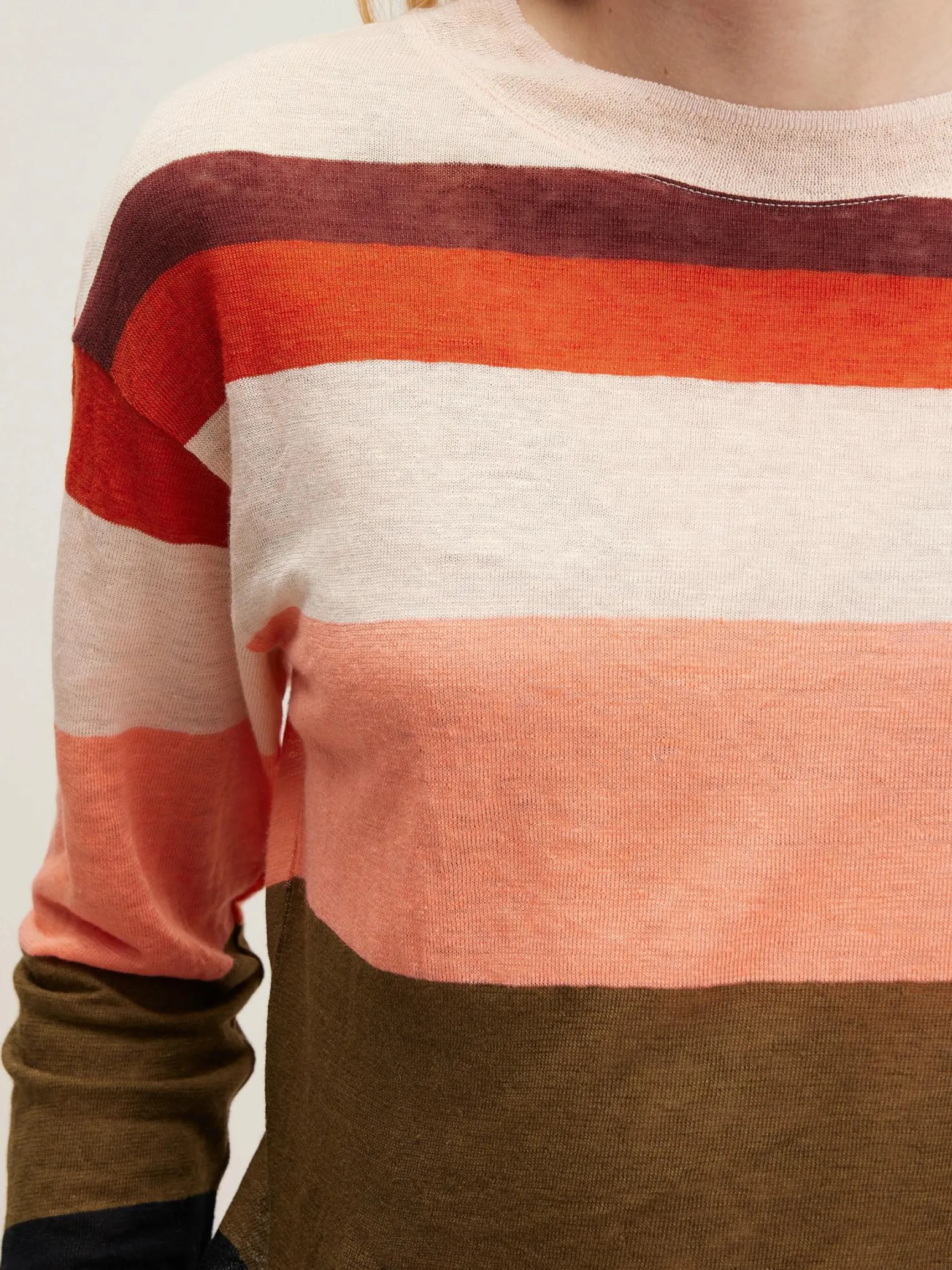 senia-relaxed-linnen-t-shirt-UUzMxEDU-4.webp New Bellerose Senia Relaxed Linnen T-shirt Black Beauty / Light Rose / Military